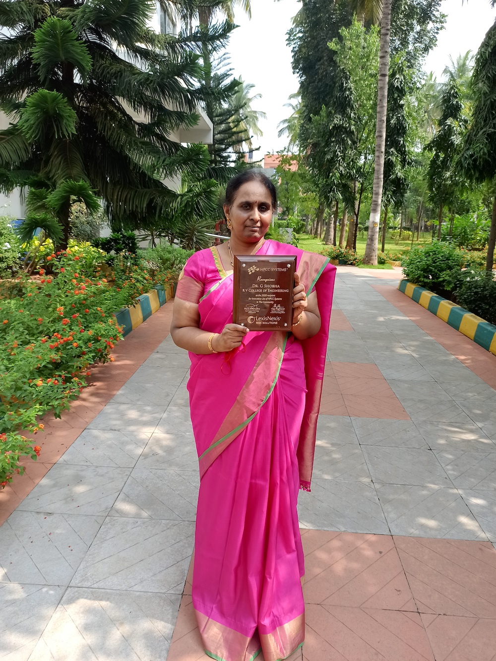 Image of Dr Shobha holding her 2020 Community Recognition Award